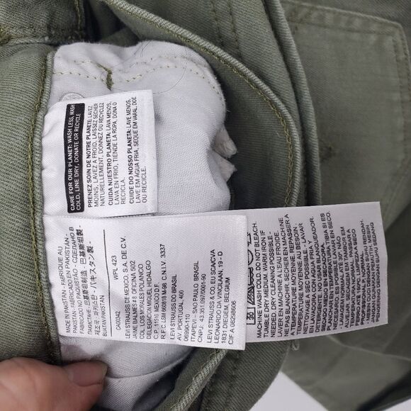 Levi's Olive Green Denim Capri Pants Size 33 - Picture 4 of 8